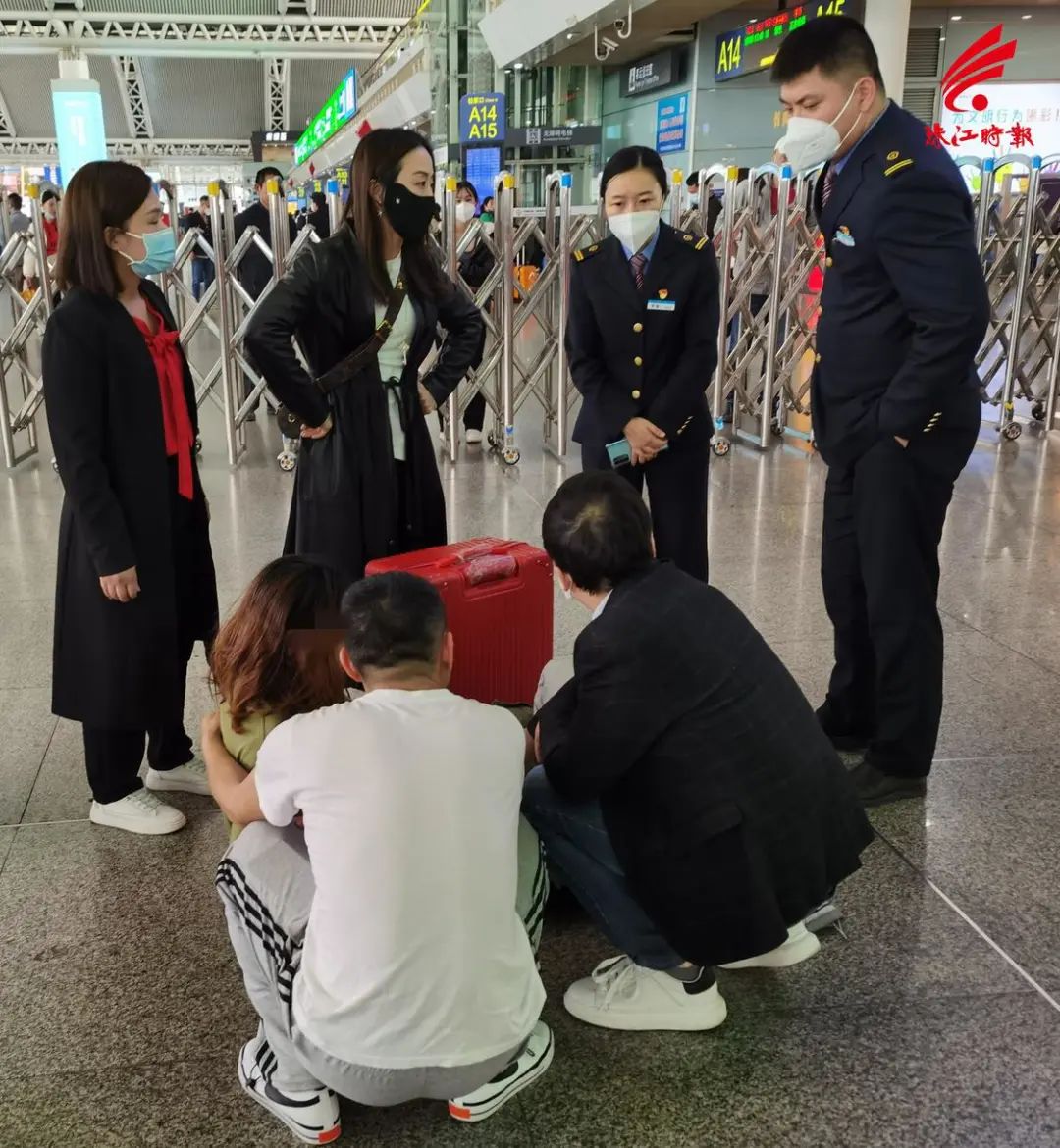 学好人 | 孕妇晕倒在高铁站，这几名佛山人暖心相助