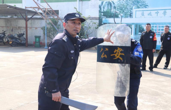 泰裤辣！这三位54岁民警用行动证明：&ldquo;警察&rdquo;永远青春