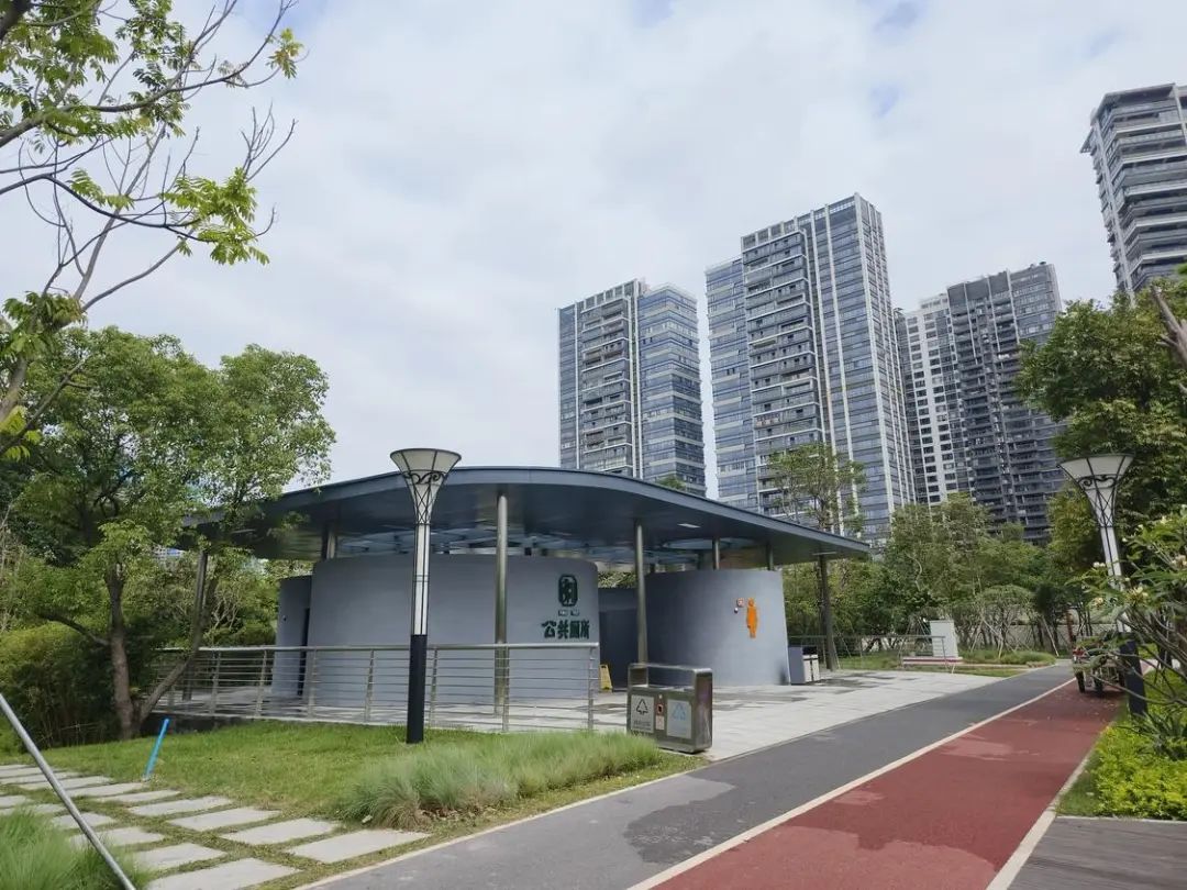 公园修建新公厕，塑造城市文明&ldquo;新靓点&rdquo;
