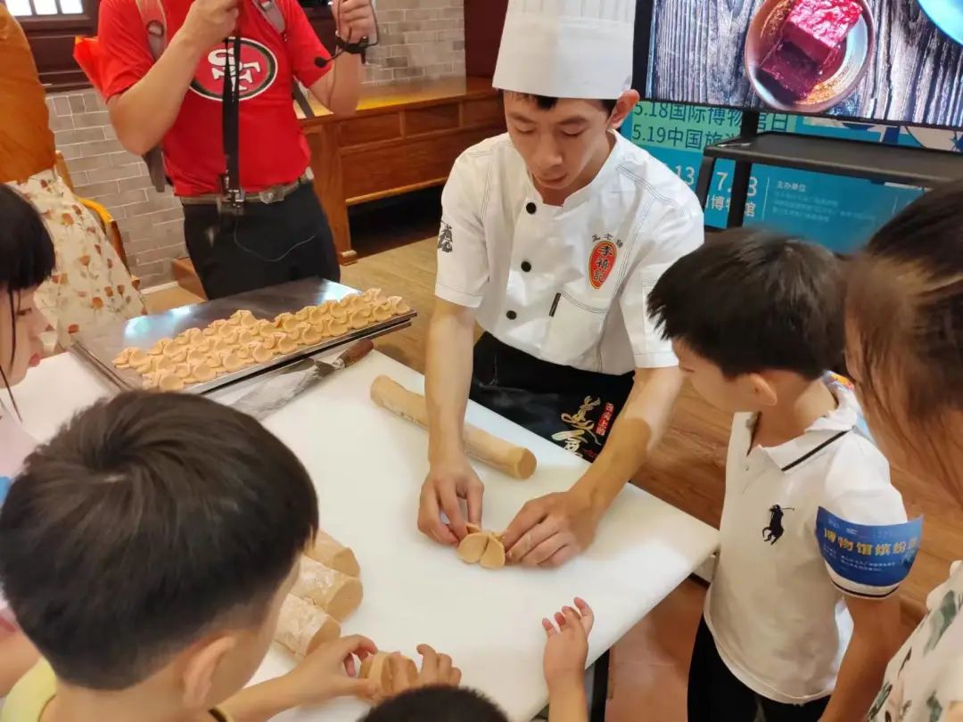 市民畅游佛山特色博物馆，大赞宝贝多到数不完！