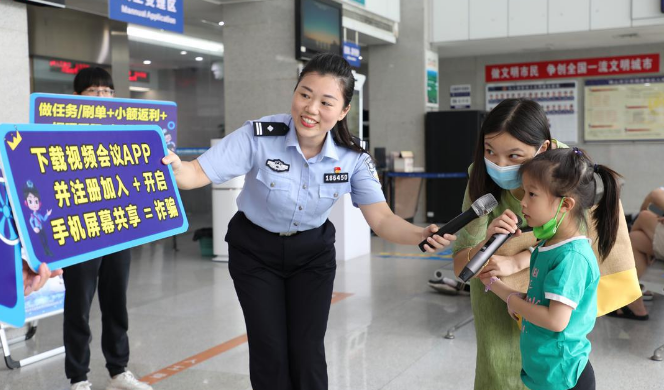 反诈快板、情景剧！桂城这场反诈活动让办证市民直呼过瘾