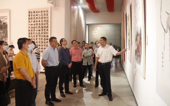 市委统战部组织参观纪念中共中央发布&ldquo;五一口号&rdquo;75周年展览