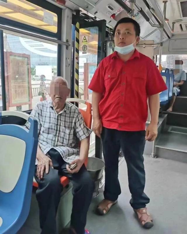 &ldquo;我带你回家！&rdquo;南海退役军人车长暖心照顾迷路老人