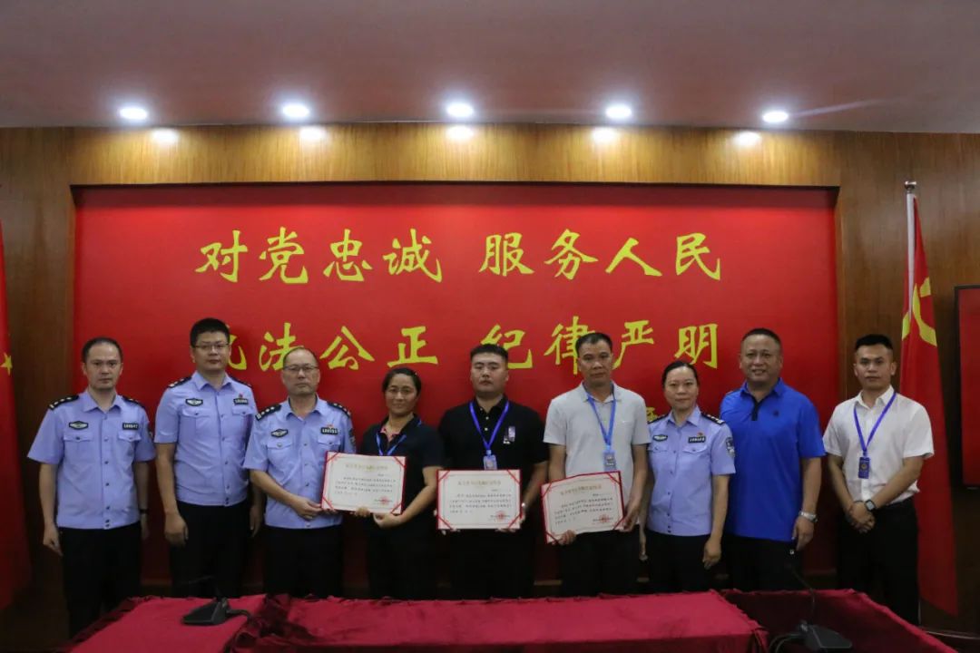 奋勇灭火、奋力救人，佛山4名市民见义勇为获点赞！