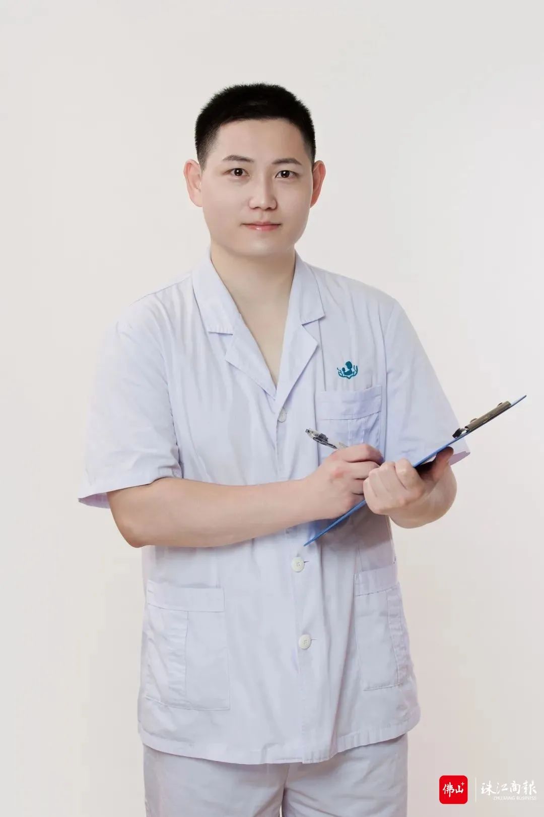 学好人 | 夜跑时多看了一眼，佛山两名男护士在广州合力救起落水老人
