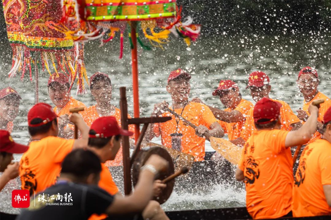 顺德的仲夏，是锣鼓声的喧嚣，是扒龙舟的热闹
