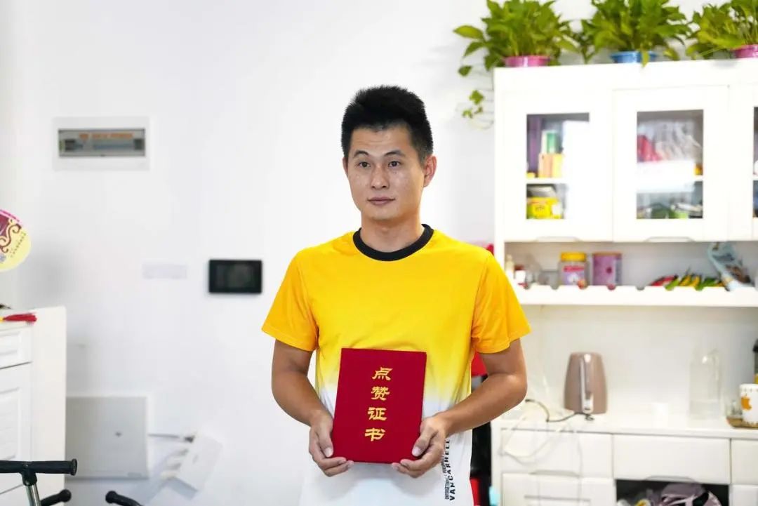 曾&ldquo;刷屏&rdquo;全网！佛山&ldquo;蜘蛛侠&rdquo;八楼徒手救幼童