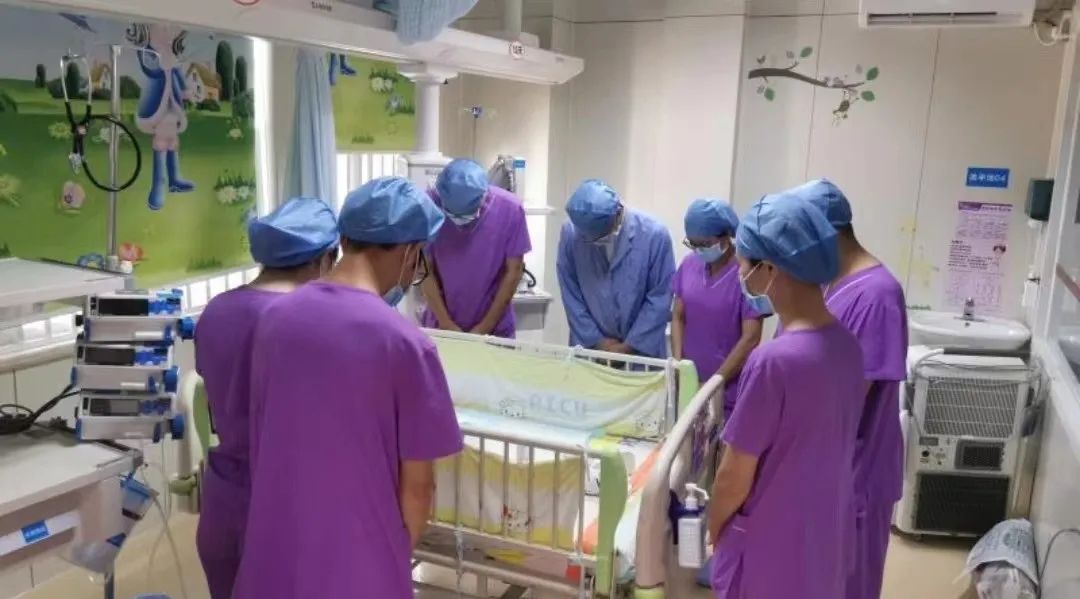 顺德9岁男孩因病去世，父亲含泪捐献其眼角膜
