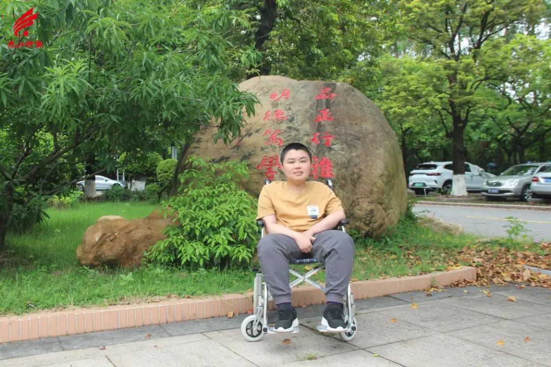 学校关注、师生互助、自立自强！佛山这位轮椅少年将圆大学梦