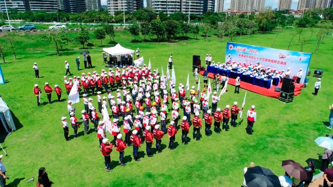 自媒体达人镜头下的红十字应急救援演练，超燃！