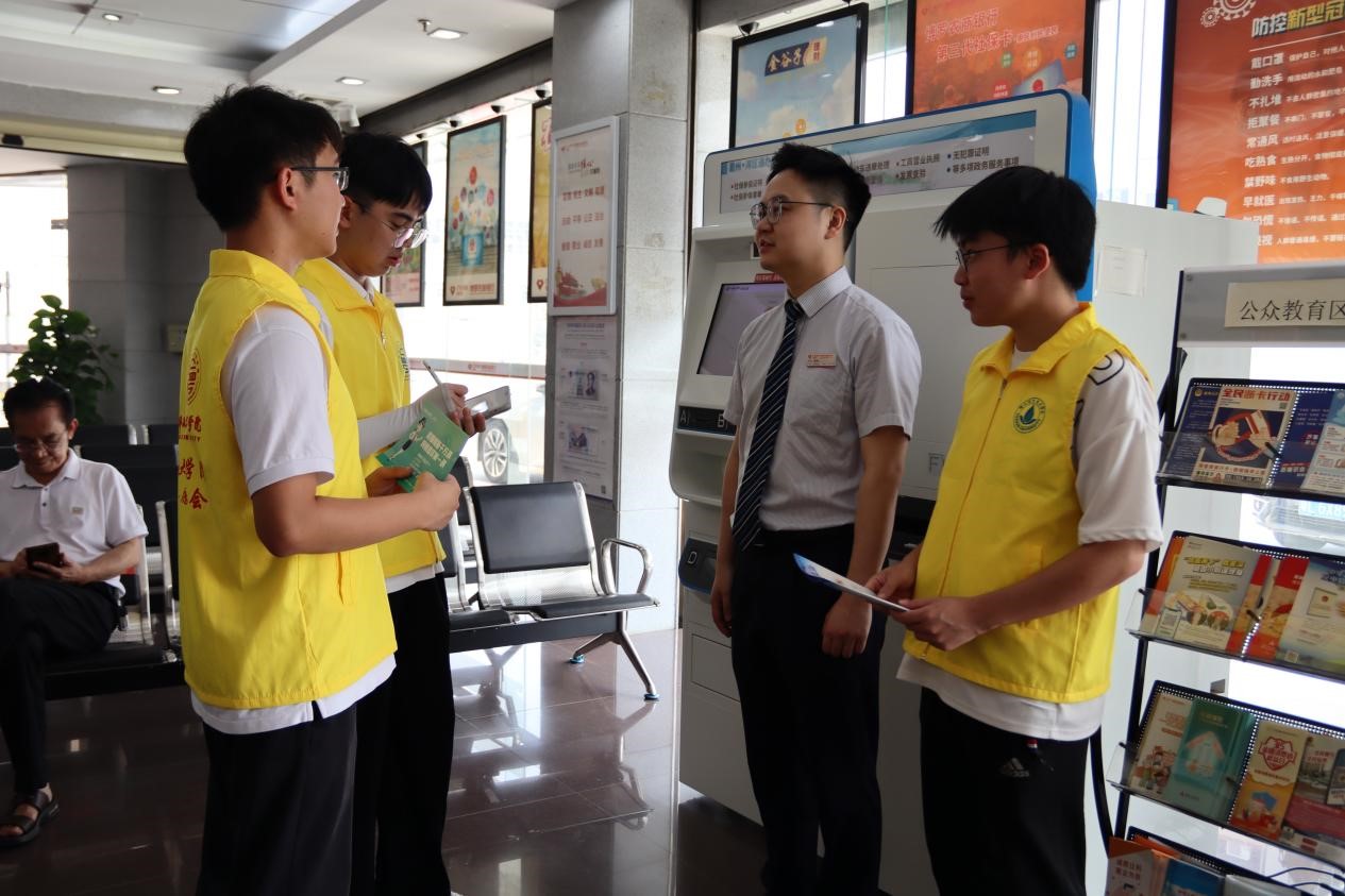 佛山学子三下乡：深入社区，探访素质拓展情况