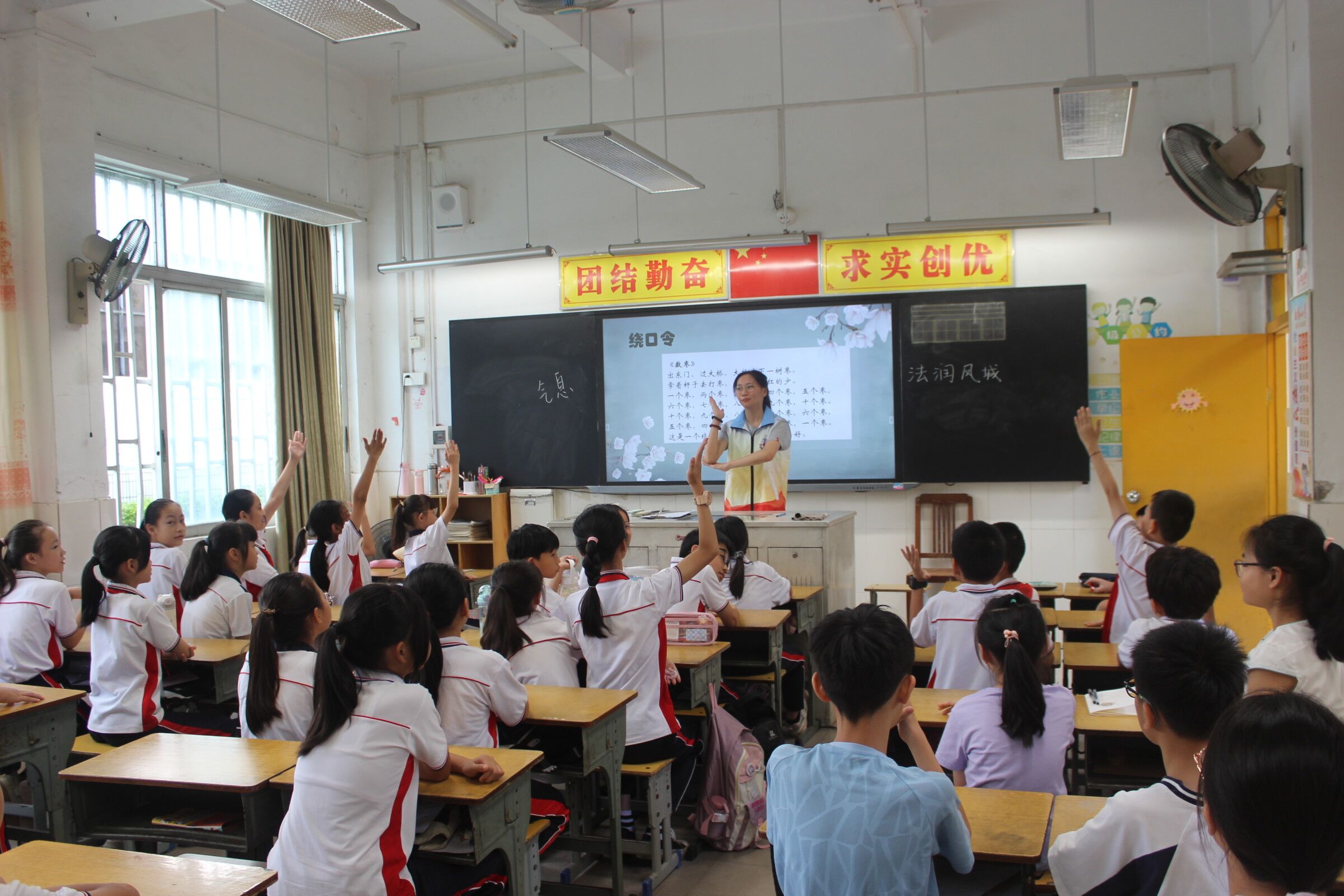 佛科院法知学院法润凤城实践队三下乡进行时：素读积累传经典，吟诵诗词品文化