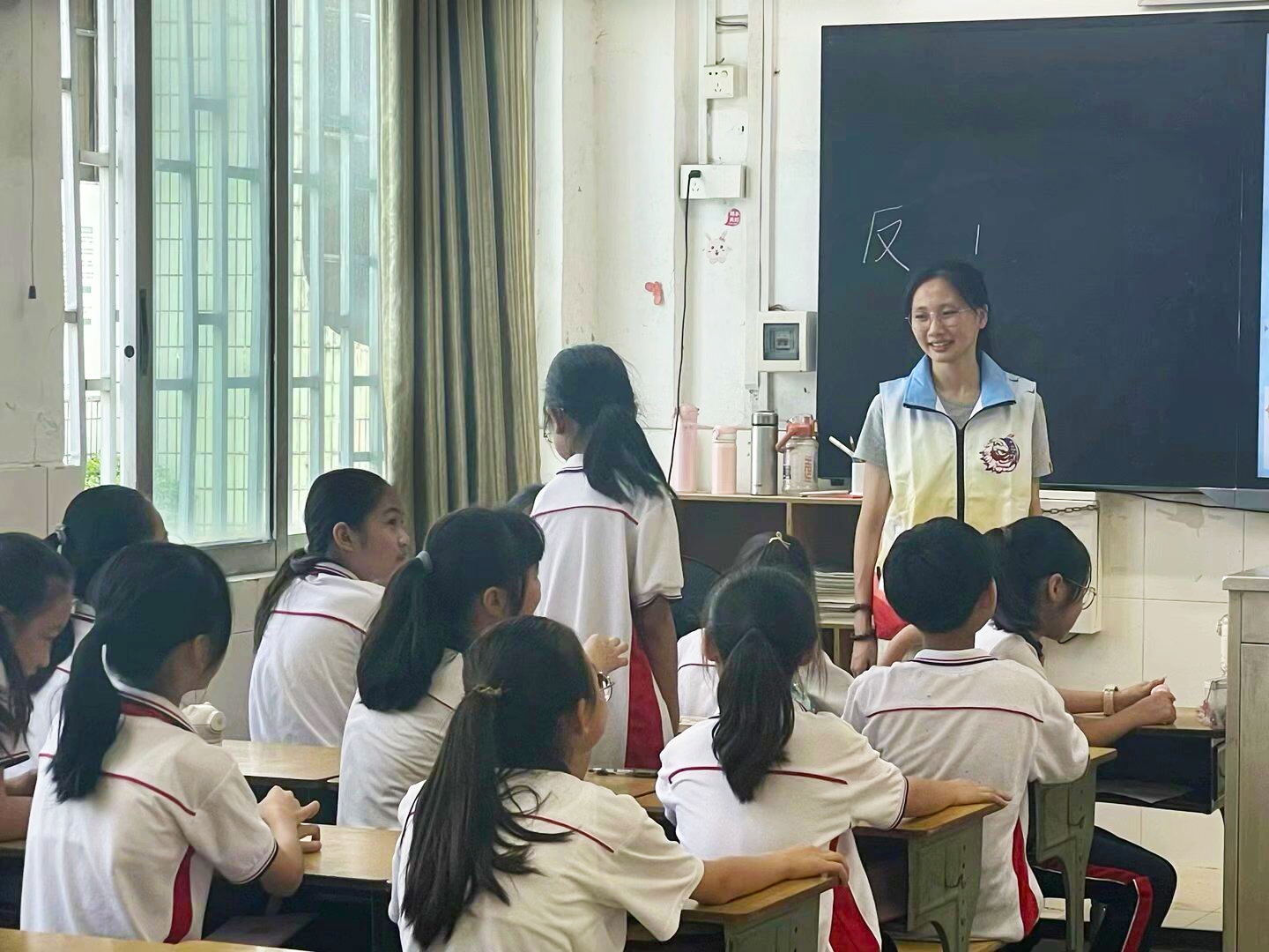佛山科学技术学院法润凤城三下乡进行时：耕耘法治沃土 播撒法治种子