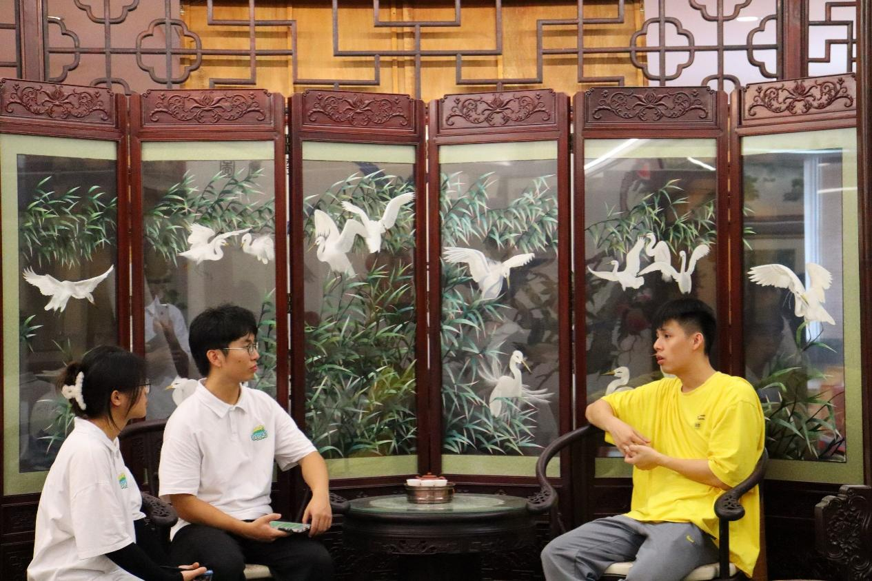 佛科院学子&ldquo;三下乡&rdquo;： 探寻潮绣&ldquo;天花板&rdquo;，品析绣人&ldquo;潮思想&rdquo;