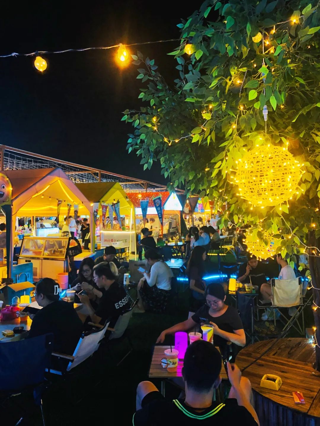 顺德的夜生活，究竟ye不ye？来这里，敞开吃、大声唱、放肆玩&rarr;