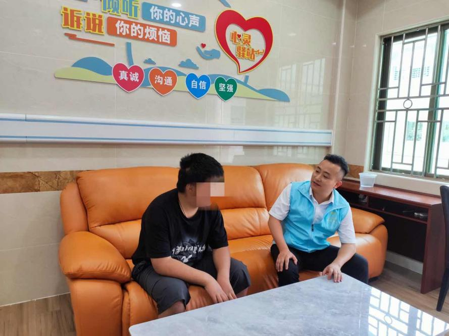 &ldquo;孩子，我们带你回家&rdquo;，&ldquo;萤火虫&rdquo;寻亲工作小组圆了失散家庭团聚梦