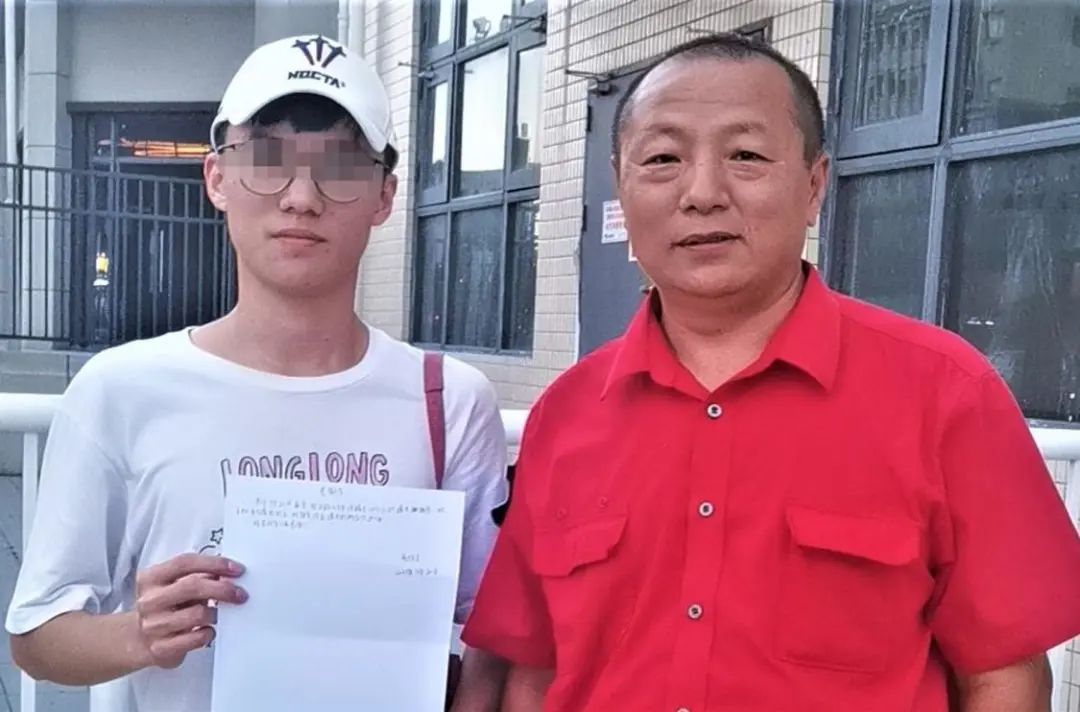 争做文明驾驶人 | 佛山多位公交车长拾金不昧，失主送上&ldquo;爱&rdquo;的表白