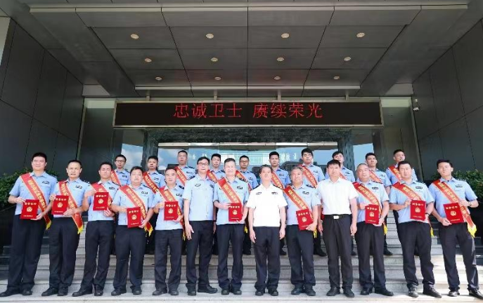 从&ldquo;军装绿&rdquo;到&ldquo;公安蓝&rdquo;，他们诠释了什么是&ldquo;退役不褪色&rdquo;！