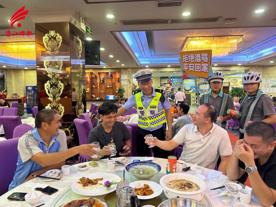 文明交通 | &ldquo;拒绝酒驾&rdquo;宣传进饭店，餐桌上筑起交通安全防线