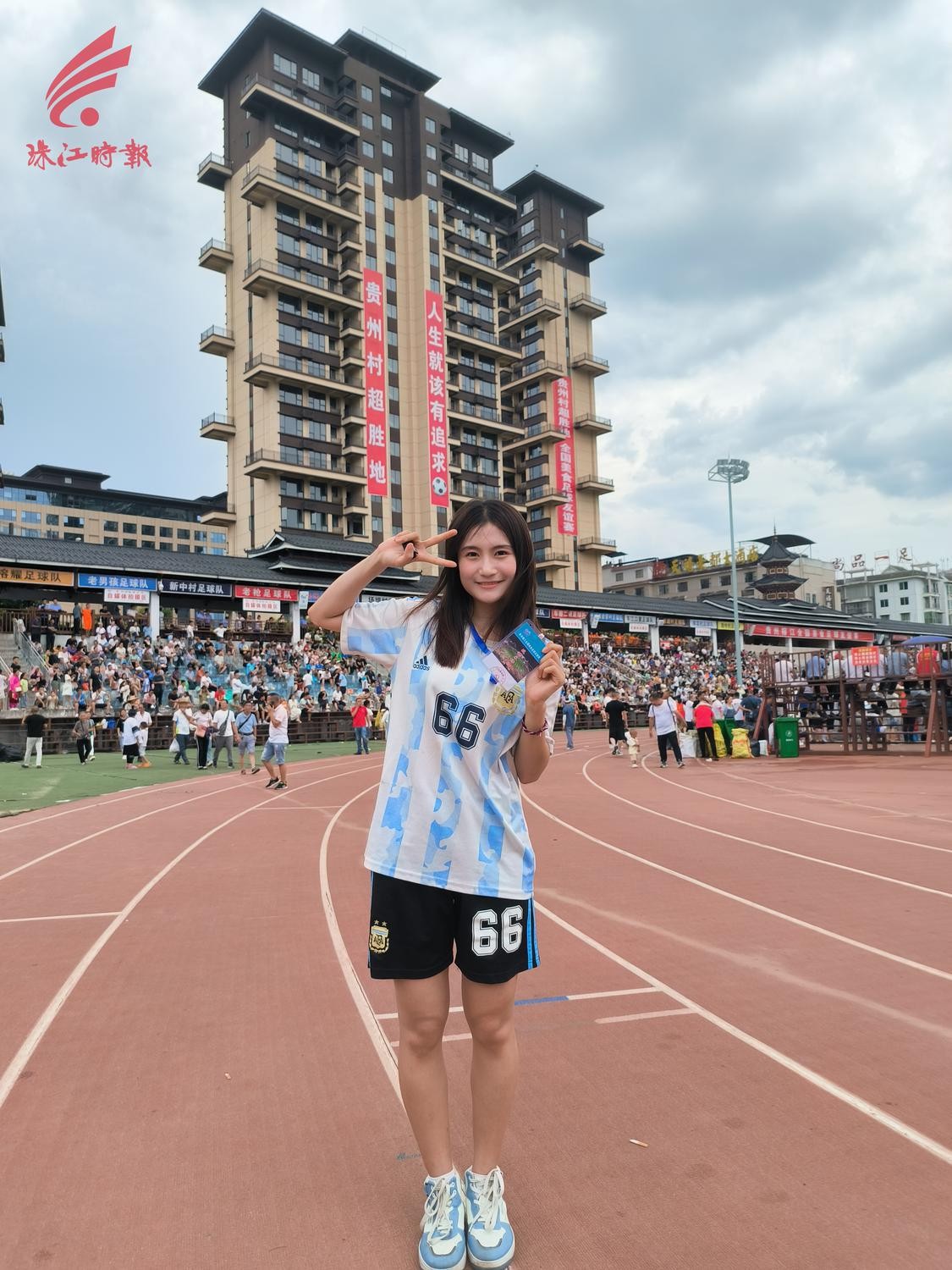 火出圈的佛山&ldquo;十三姨&rdquo;，是位23岁女记者！亮相贵州&ldquo;村超&rdquo;原来与工作有关