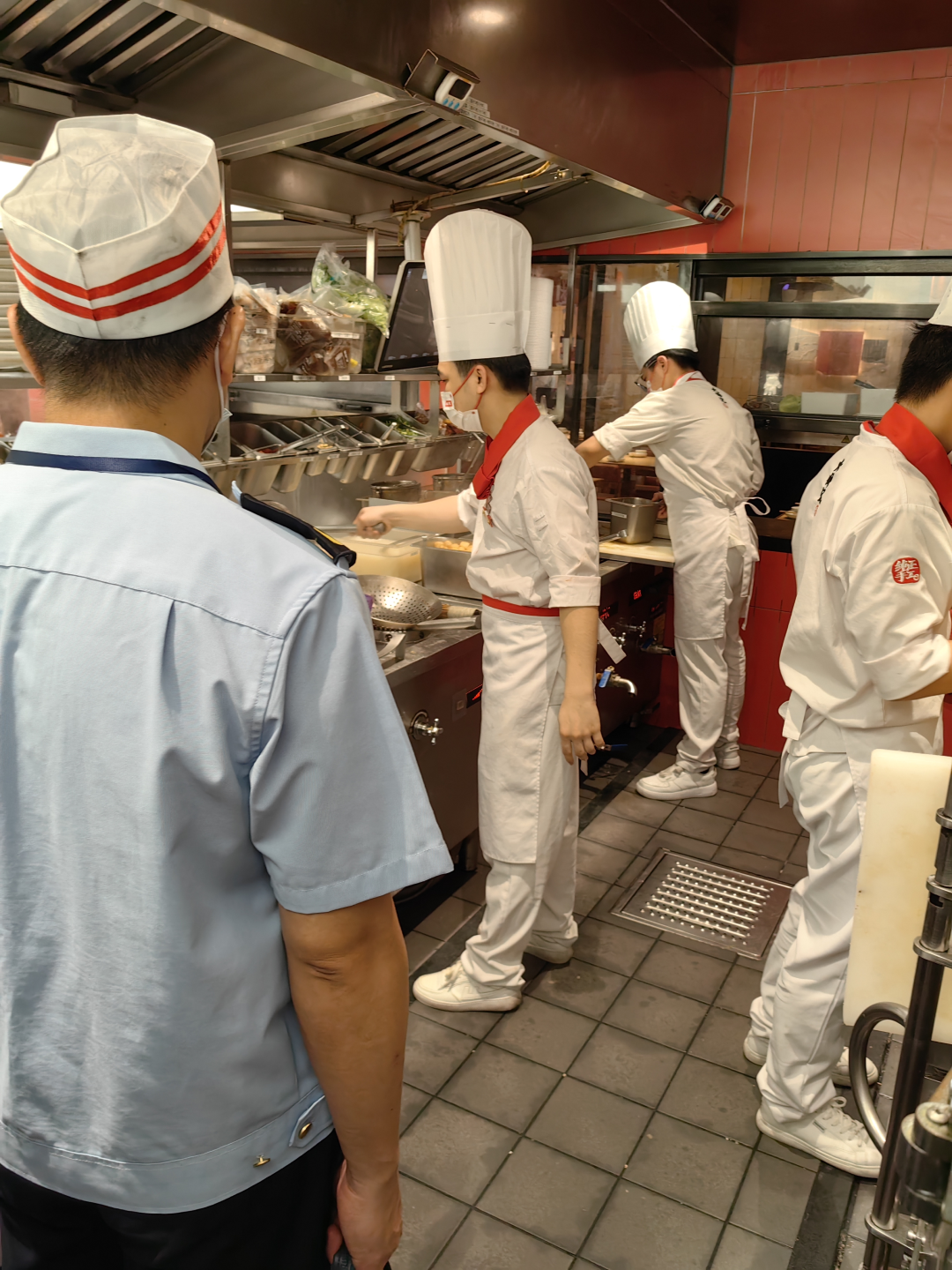 &ldquo;网红餐厅&rdquo;食品安全吗？快跟着市监君一探究竟&darr;&darr;&darr;