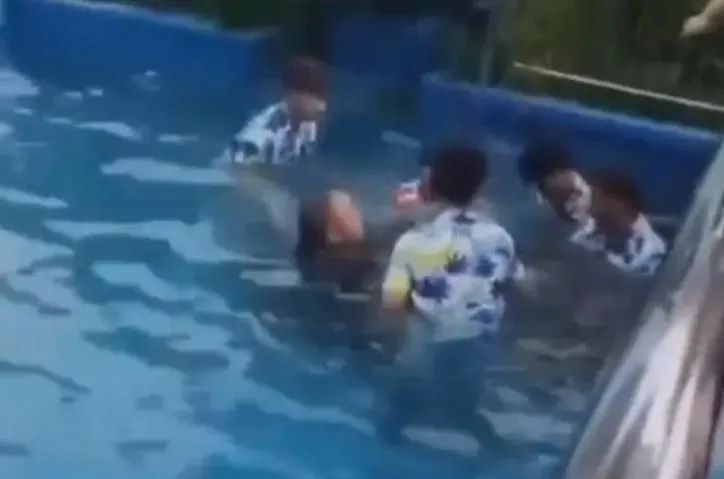 痛心！水上乐园突发！暑期安全再提示&rarr;