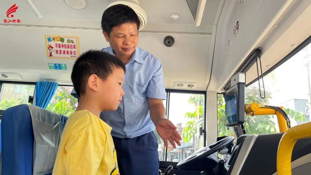 文明迎开学！佛山这群预备小学生&ldquo;尝鲜&rdquo;试乘校车
