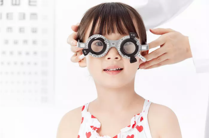 如何给孩子选择适合的眼镜？这些知识需知晓~