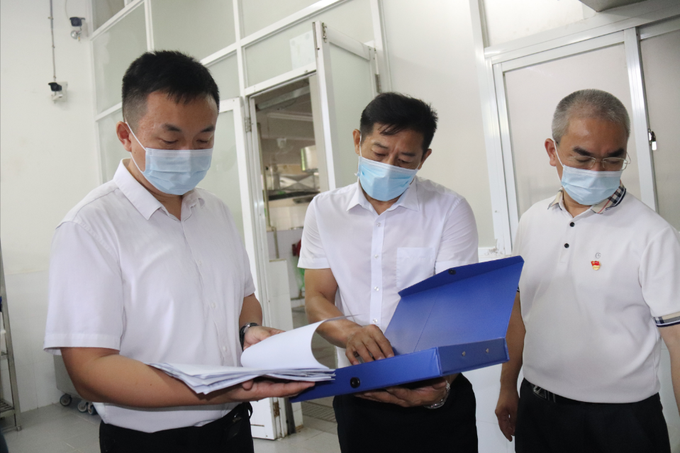 三水区委常委、副区长沈波带队开展秋季开学前、中秋节前食品安全检查