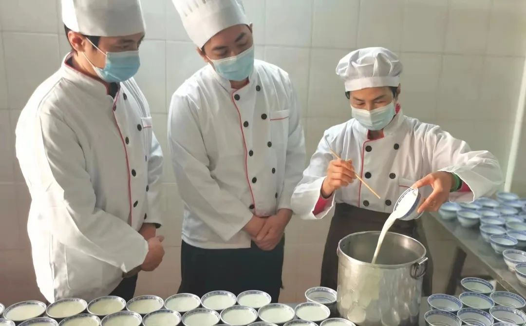 仁心守百年传承，她用一碗双皮奶征服佛山人的胃！