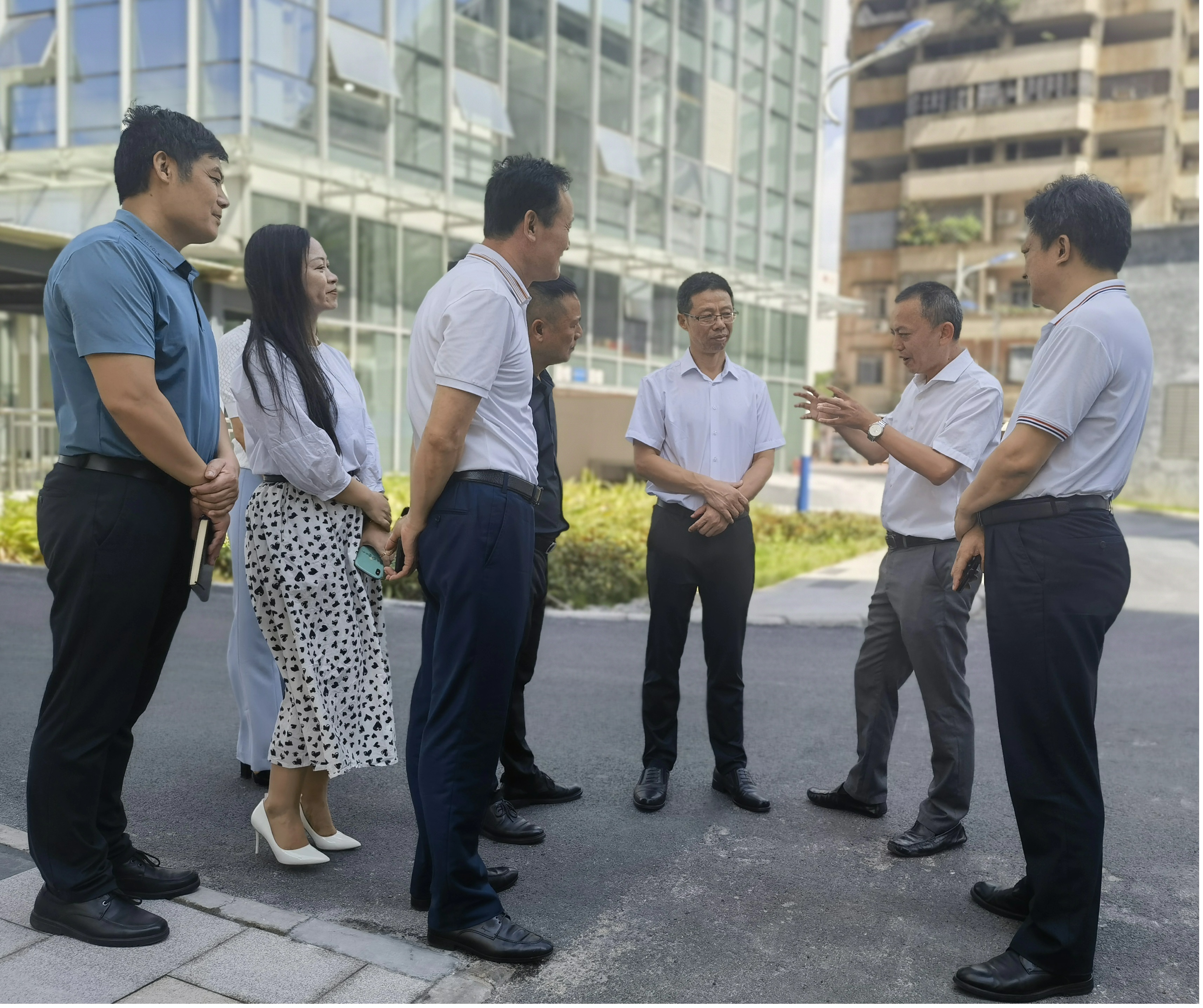 殷辉主席带队到帝欧家居大厦、佛山市江西商会调研
