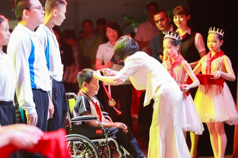 未成年人 | 患罕见病的&ldquo;最美南粤少年&rdquo;：轮椅上&ldquo;追光&rdquo;