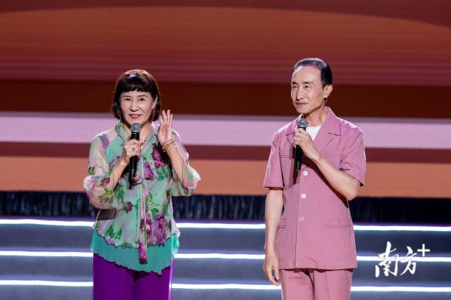 黄俊英、巩汉林登台演出，大湾区曲艺艺术周在顺德闭幕