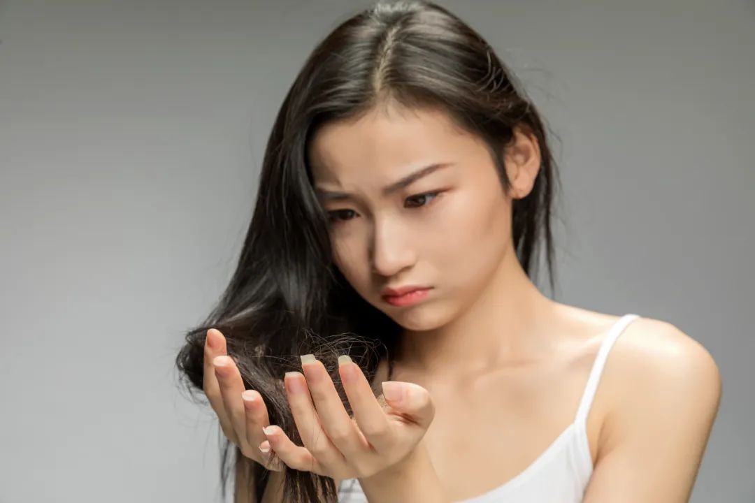 为什么秋天更容易脱发？洗发水应该怎么选？