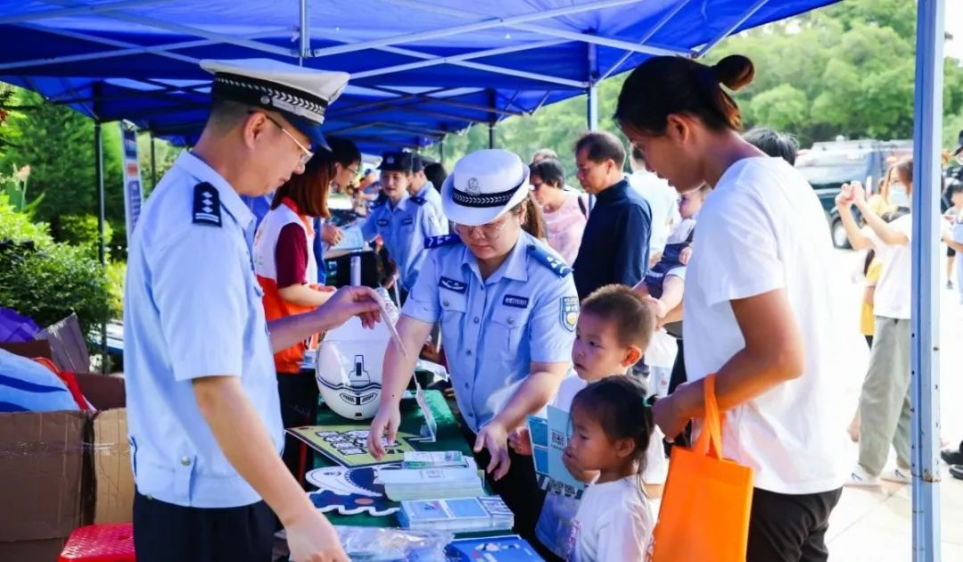 快递小哥&ldquo;骑&rdquo;助力，平安顺德有了&ldquo;流动&rdquo;新名片