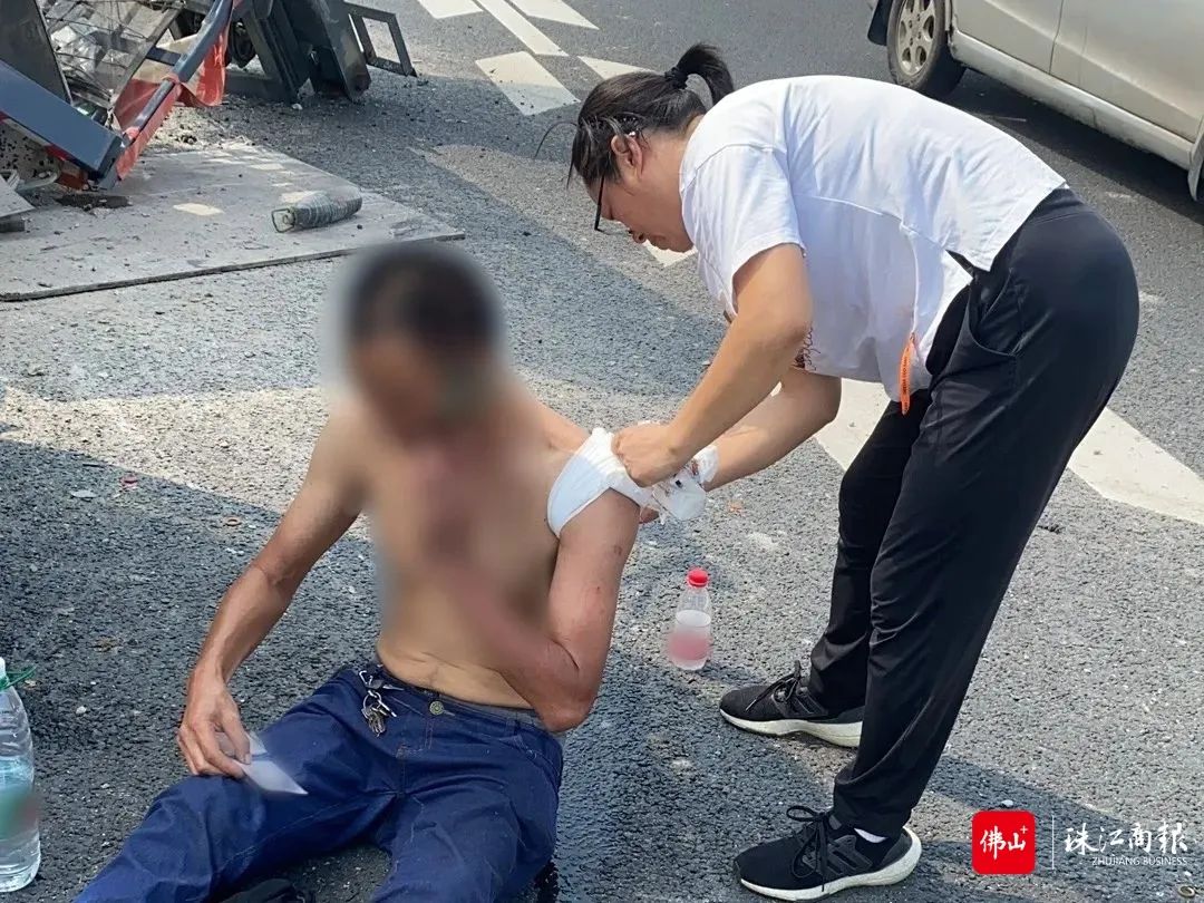 学好人 | 点赞！佛山医生在高速路上挺身救治车祸货车司机
