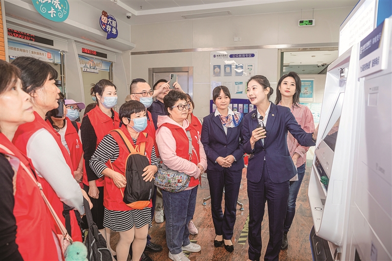 镇村通跨省通 就近办事真轻松