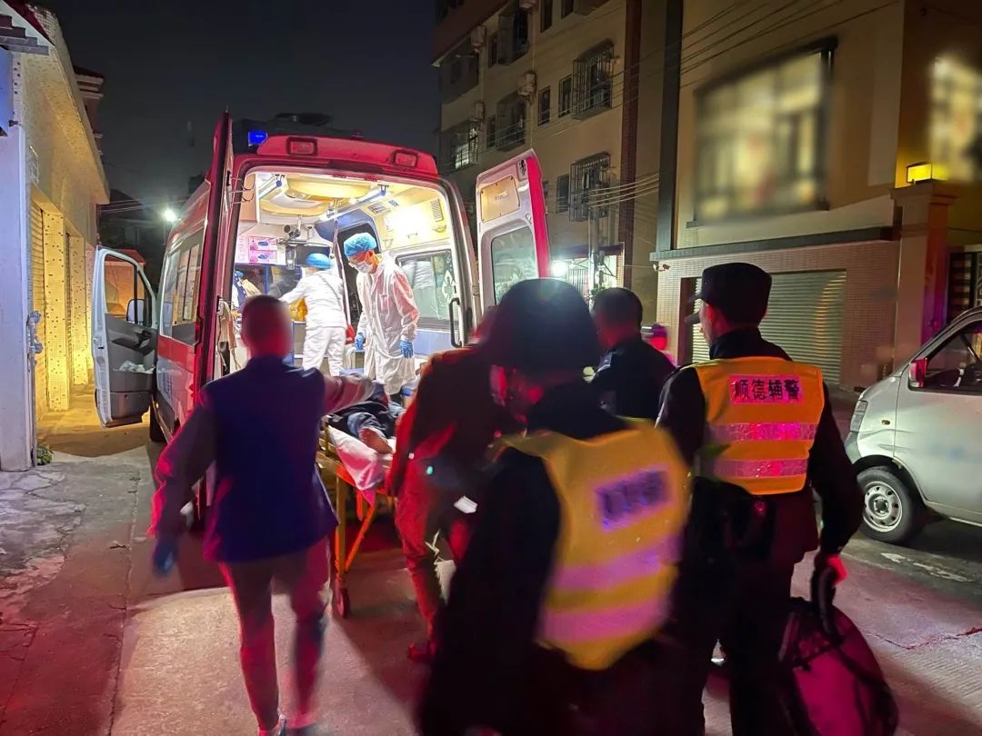 6分钟生死救援！顺德民警&ldquo;教科书式&rdquo;心肺复苏，&ldquo;抢&rdquo;回一条生命