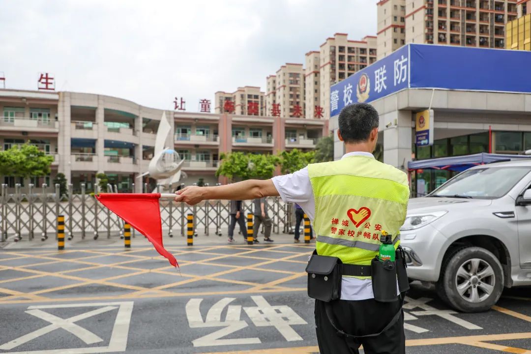 志愿之城 | 佛山打造&ldquo;警家校&rdquo;护畅队民生品牌，齐护上学平安路