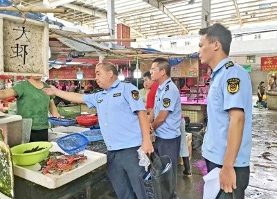 南海10家农贸市场建立黄牌警示制度，探索市场自治共治模式