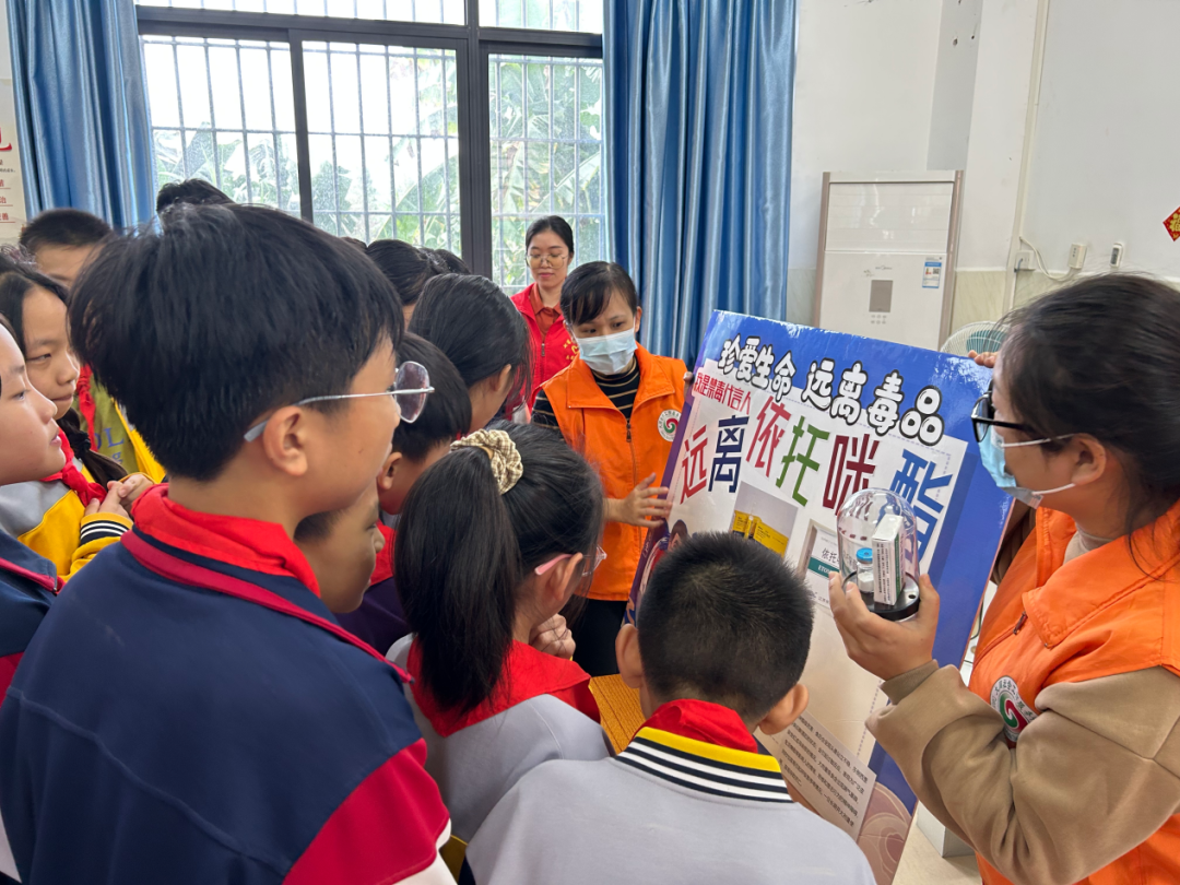 &ldquo;远离毒品，健康成就未来&rdquo;禁毒宣传活动走进狮山镇七甫小学