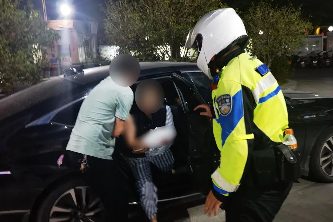 女子不慎被机器碾断右手！他们与时间赛跑！