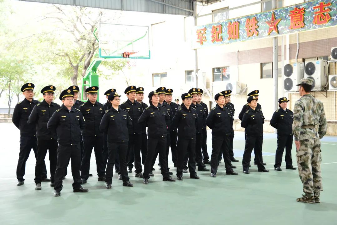 以训促建铸铁军！市市场监管局开展机关队列训练
