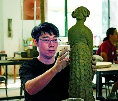 央媒关注！千年陶都里的青春追梦人！