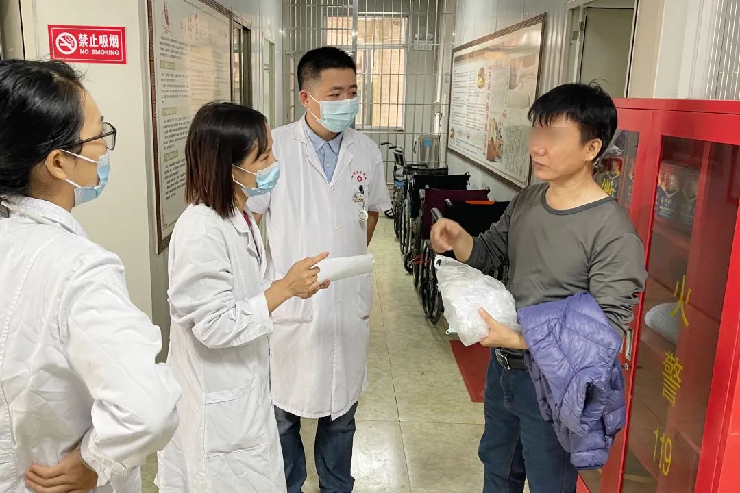 学好人 | 两趟列车上的暖心时刻：佛山医务人员正能量救援获赞！