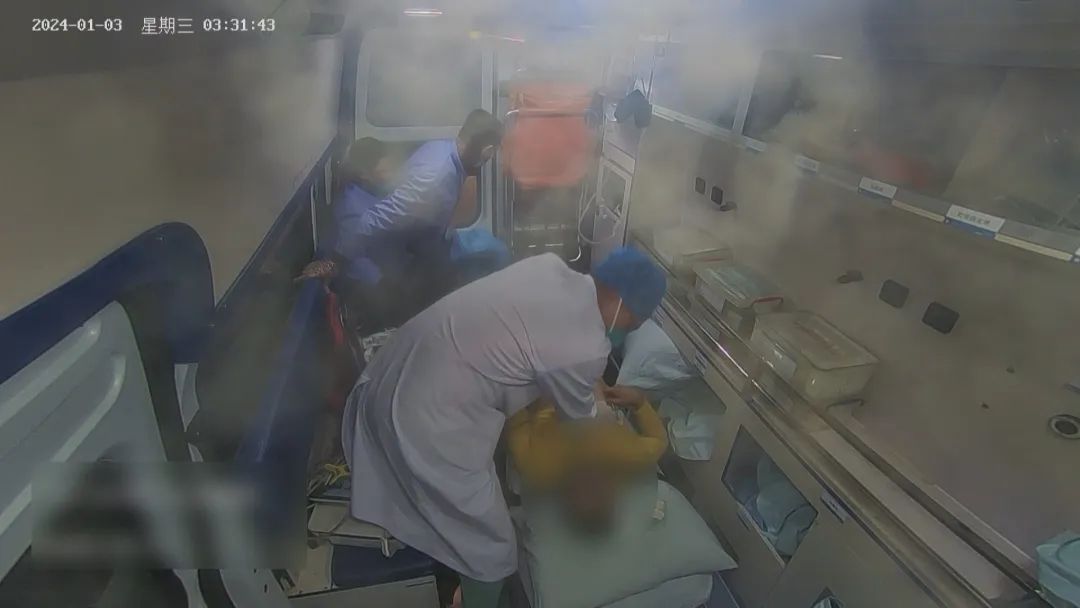 &ldquo;救&rdquo;在身边，与时间赛跑！男子高速路上突发心梗 佛山120与医护人员接力抢救
