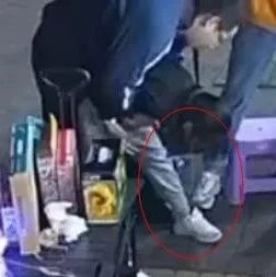 &ldquo;谁能救救我孩子！&rdquo;下班途中，他上演教科书式急救！