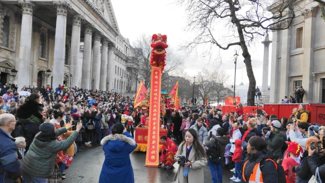 火出国门，超70万人围观！禅城花车亮相伦敦春节庆典