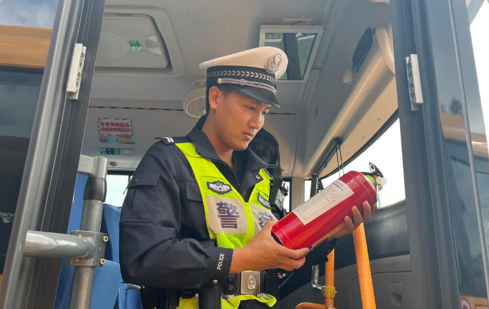 护航开学季，南海交警在行动