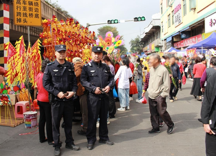 万人空巷逛灯会！南海公安护航乐安花灯会圆满落幕